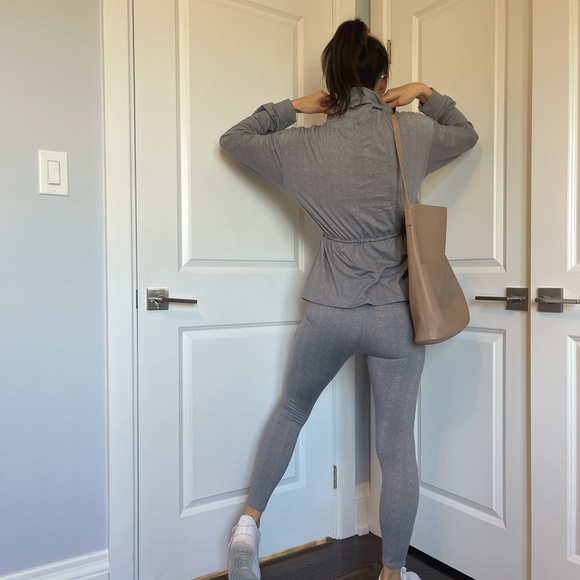 Two piece leggings and turtle neck - Picture 10 of 13